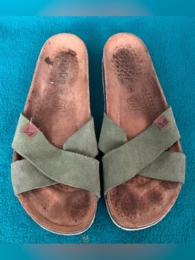 BioStep Olive Green Suede Crisscross Slide Sandals Sz 9
